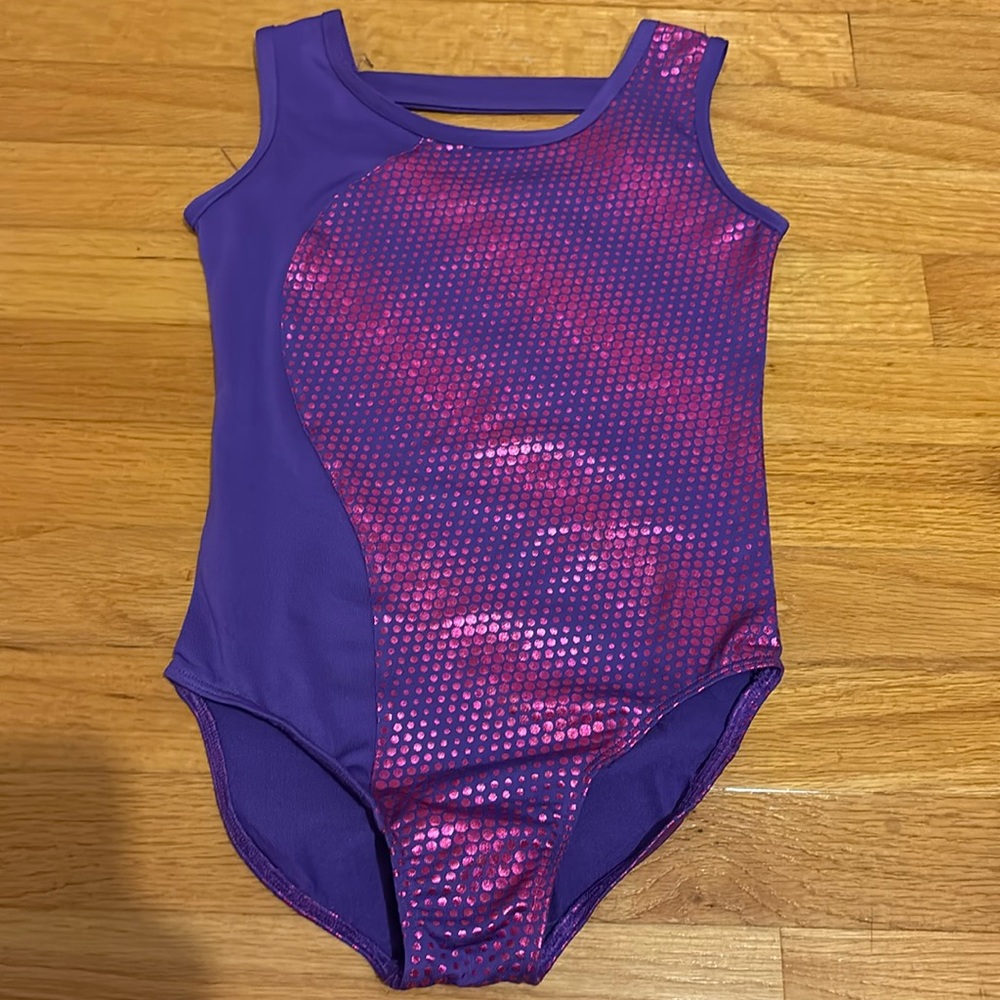 Purple and pink polkadot, gymnastics, Leo